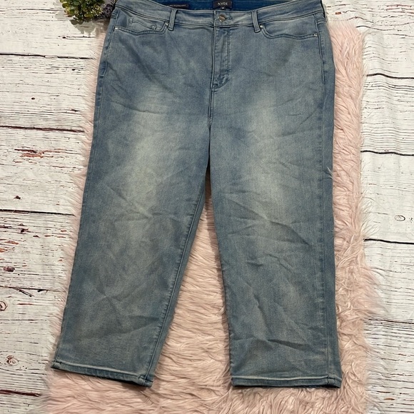 NYDJ Not Your Daughter's Thighshaper Straight Crop High Rise Jeans - Picture 7 of 9